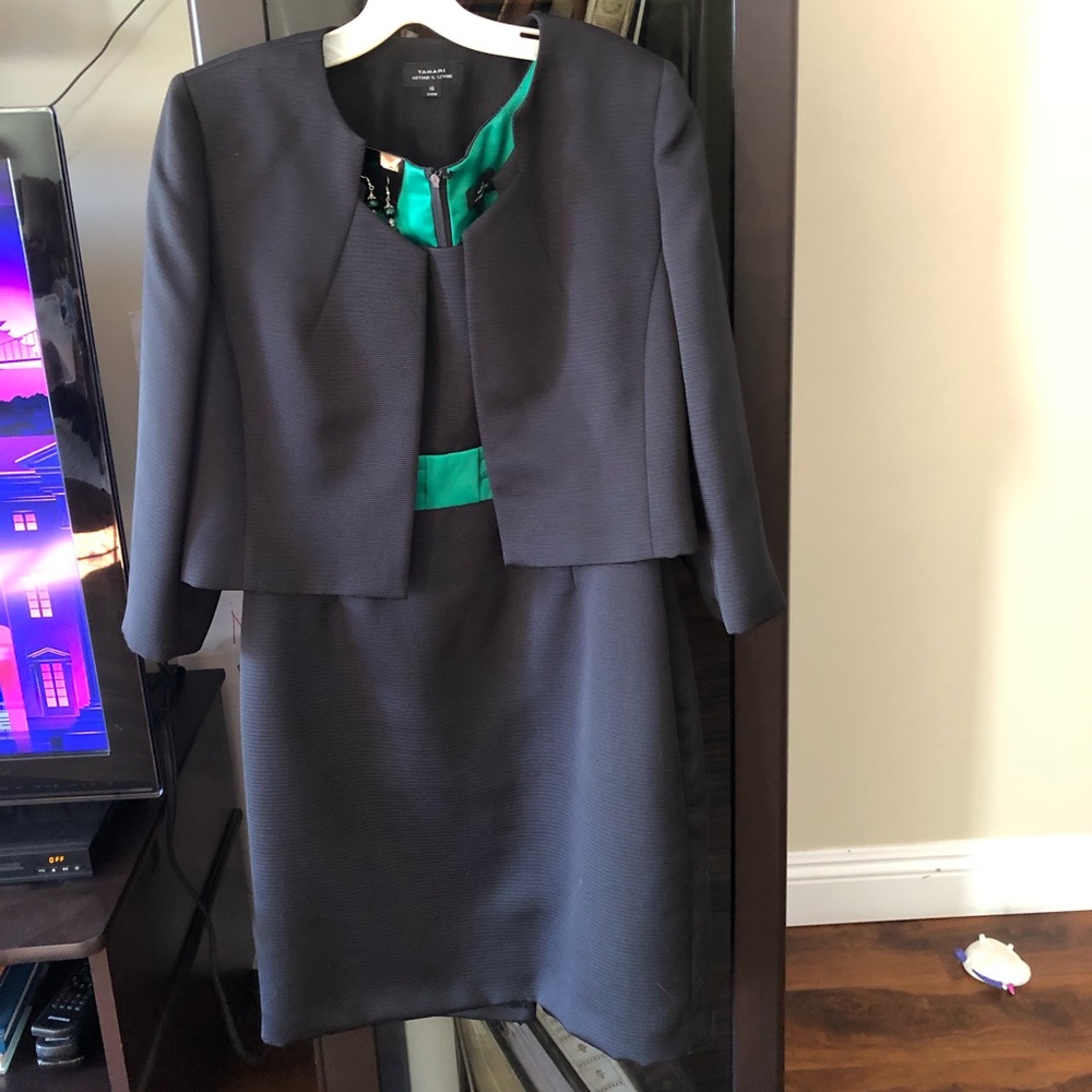 Tahari Black Dress Suit w/green accent + matching sterling malachite jewelry